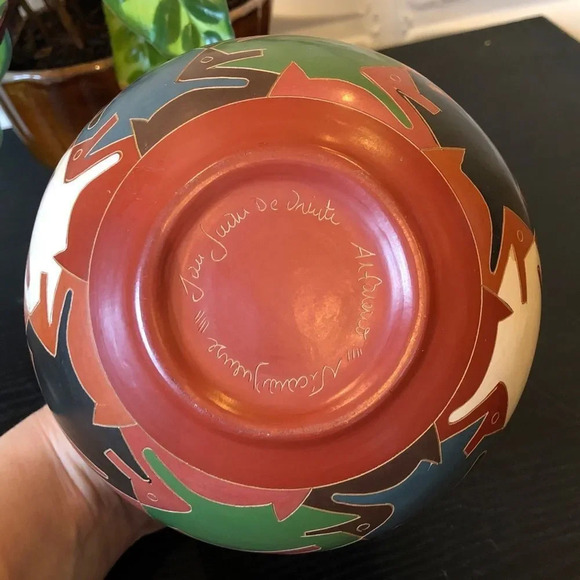 Nicarguense San Juan De Oriente  Artist Signed  Polychrome Pottery Jar Vase - Picture 8 of 10